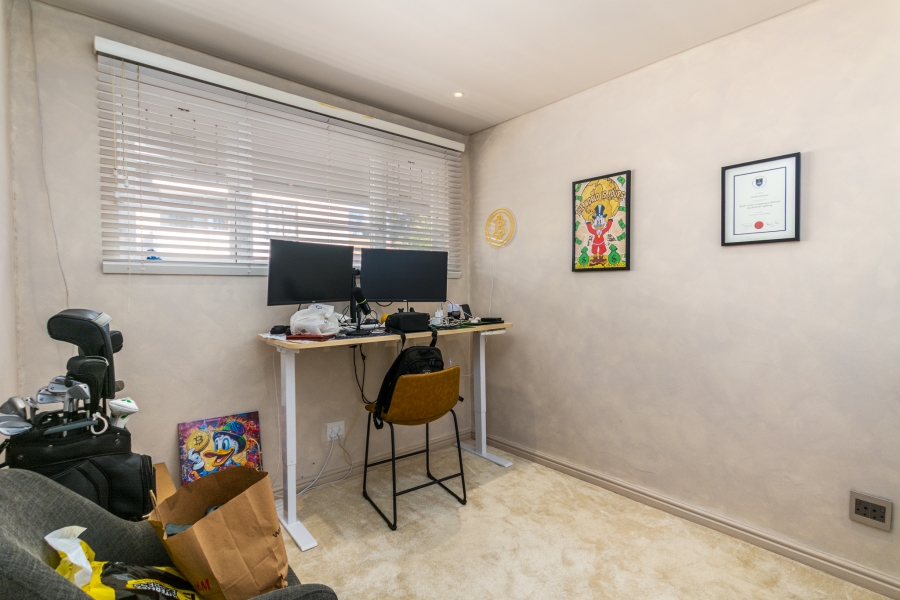 2 Bedroom Property for Sale in Green Point Western Cape